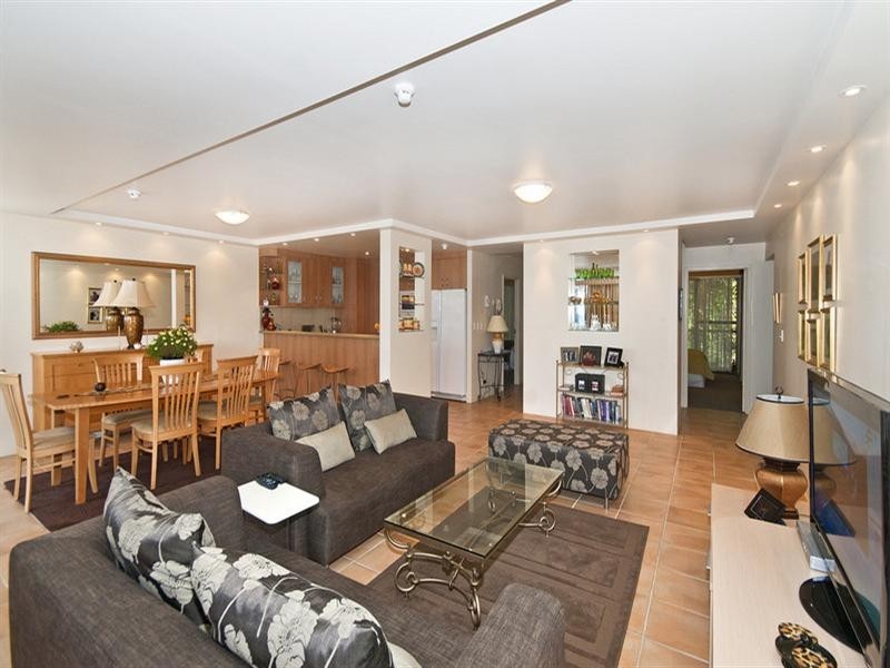 2c/828 Pacific Parade, Currumbin QLD 4223