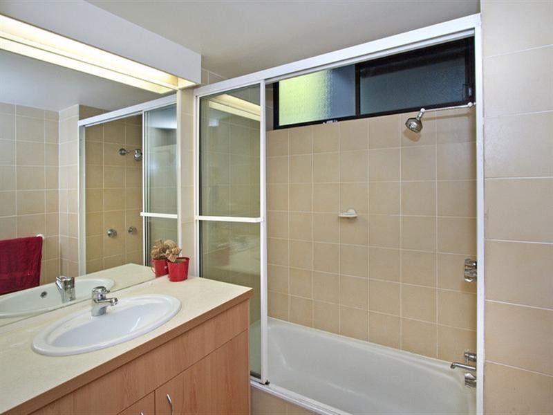2c/828 Pacific Parade, Currumbin QLD 4223