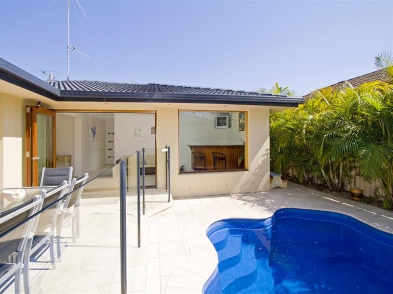 10 Eagle Avenue, Burleigh Waters QLD 4220