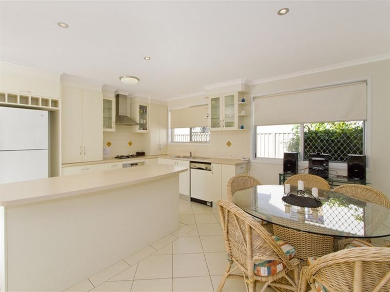 10 Eagle Avenue, Burleigh Waters QLD 4220