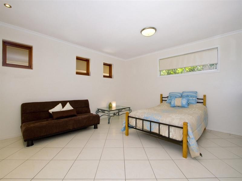 10 Eagle Avenue, Burleigh Waters QLD 4220