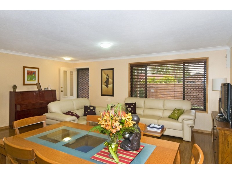 33 Avocado Street, Elanora QLD 4221