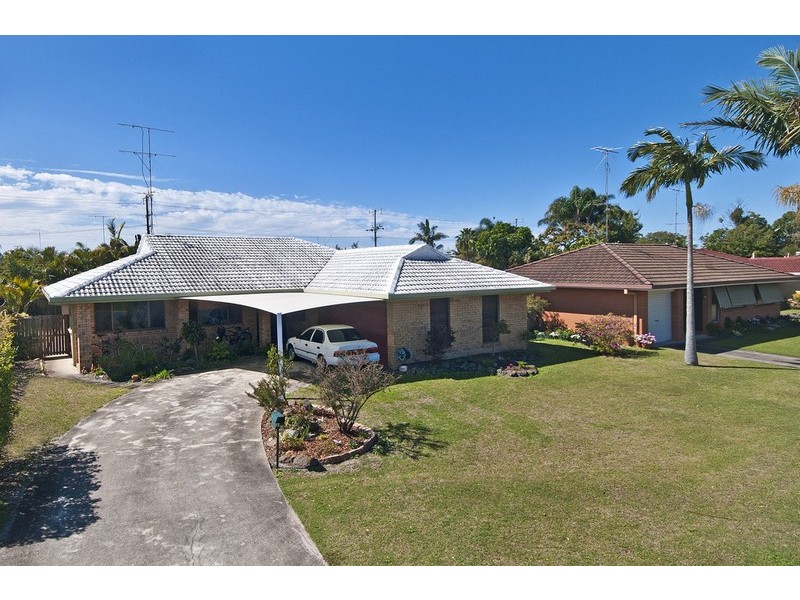 13 Sycamore Place, Palm Beach QLD 4221