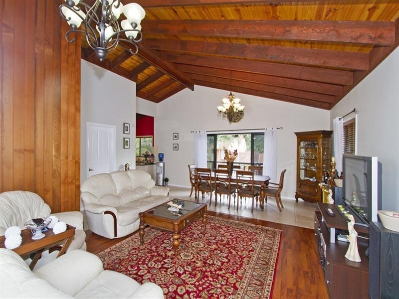 28 Kalamunda Close, Elanora QLD 4221