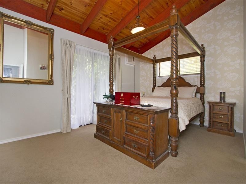 28 Kalamunda Close, Elanora QLD 4221