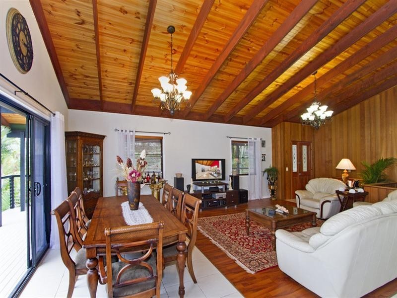 28 Kalamunda Close, Elanora QLD 4221