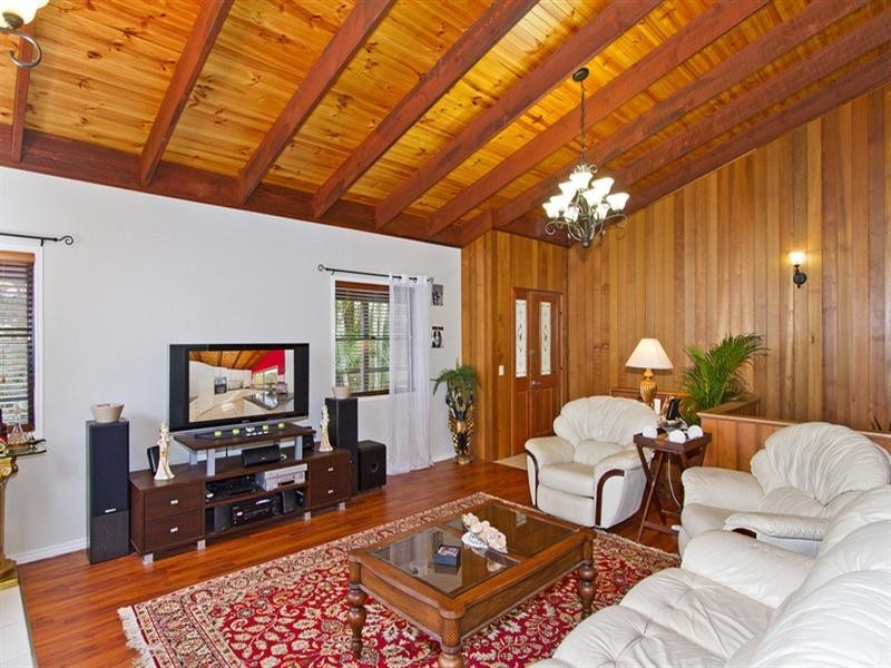 28 Kalamunda Close, Elanora QLD 4221