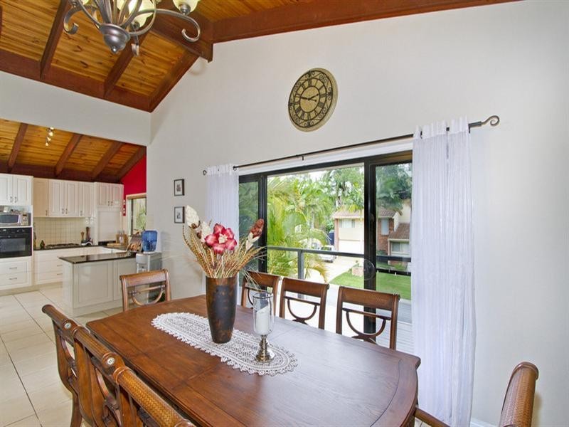 28 Kalamunda Close, Elanora QLD 4221