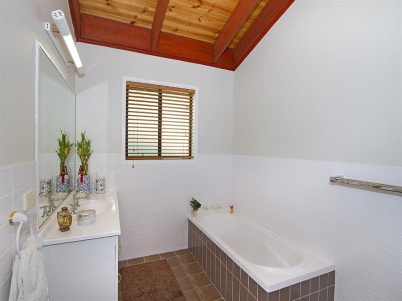 28 Kalamunda Close, Elanora QLD 4221