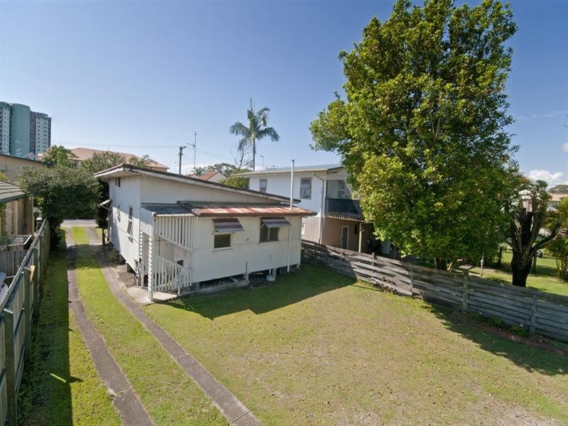 28 Molucca Avenue, Palm Beach QLD 4221