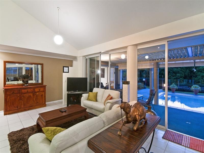 258 Nineteenth Avenue, Elanora QLD 4221