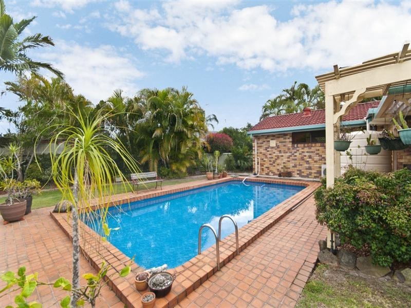 32 Almond Court, Elanora QLD 4221