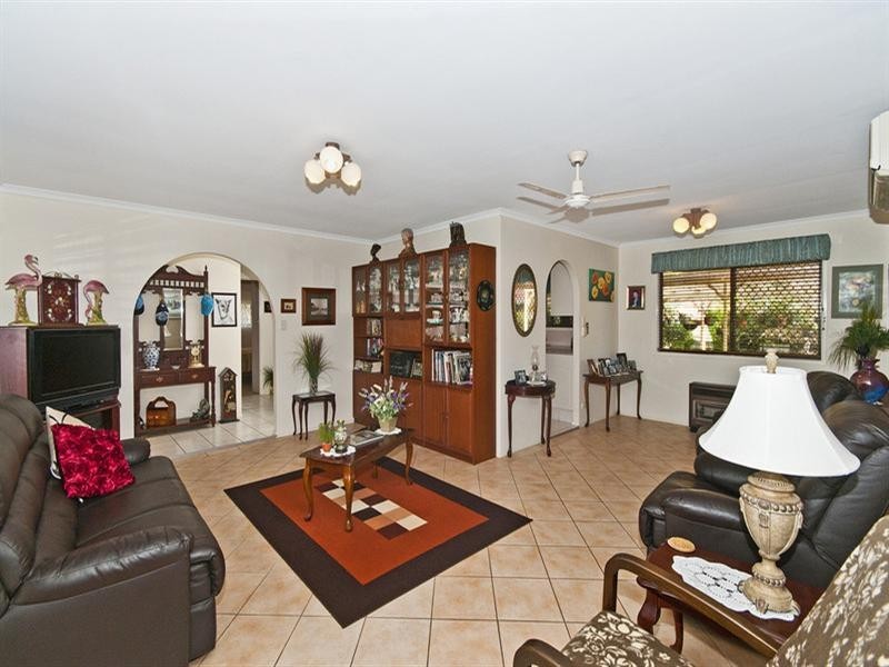32 Almond Court, Elanora QLD 4221