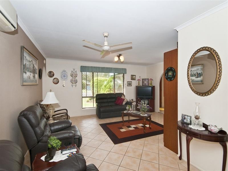 32 Almond Court, Elanora QLD 4221