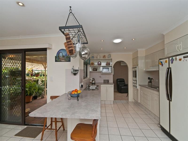 32 Almond Court, Elanora QLD 4221