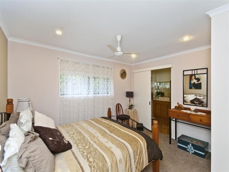 32 Almond Court, Elanora QLD 4221