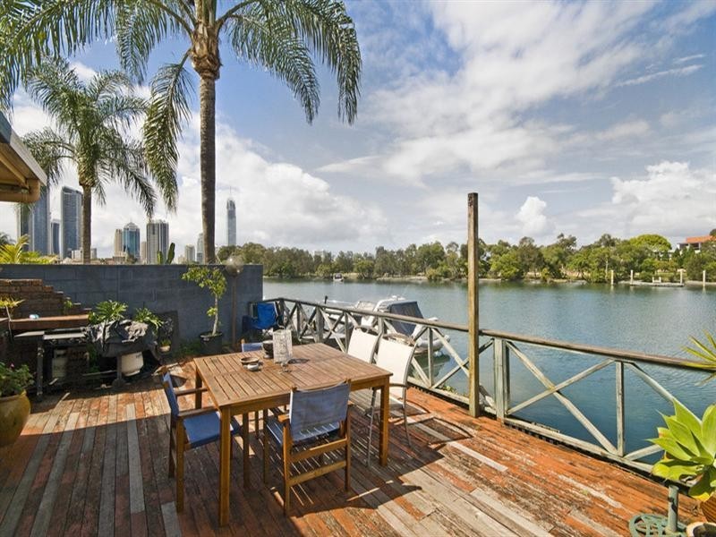 213 Stanhill Drive, Chevron Island QLD 4217