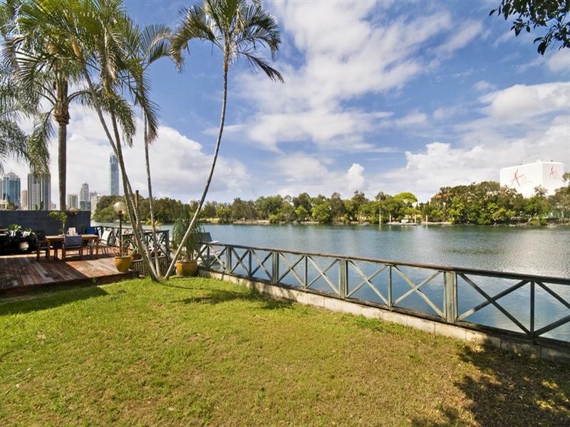 213 Stanhill Drive, Chevron Island QLD 4217