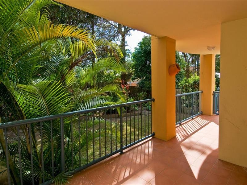 2/19 Twenty Fourth Avenue, Palm Beach QLD 4221