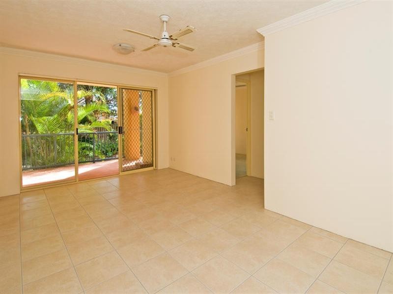 2/19 Twenty Fourth Avenue, Palm Beach QLD 4221