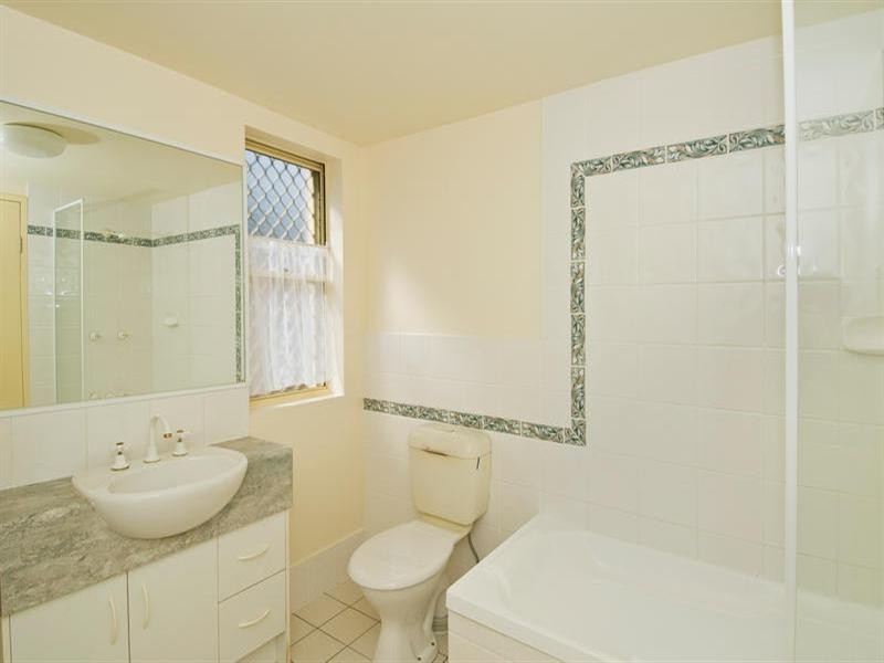 2/19 Twenty Fourth Avenue, Palm Beach QLD 4221