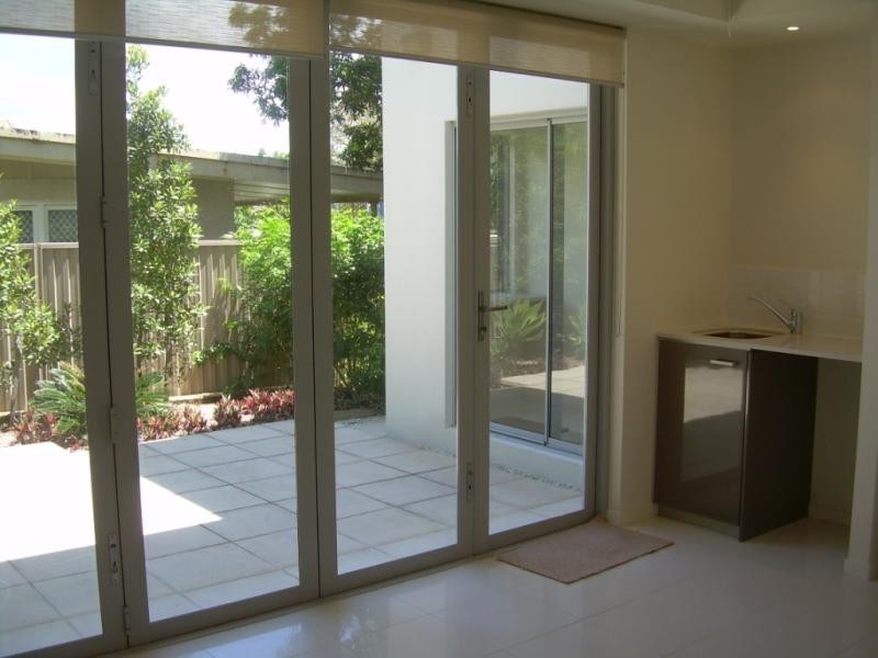 2/8 Twenty Seventh Avenue, Palm Beach QLD 4221