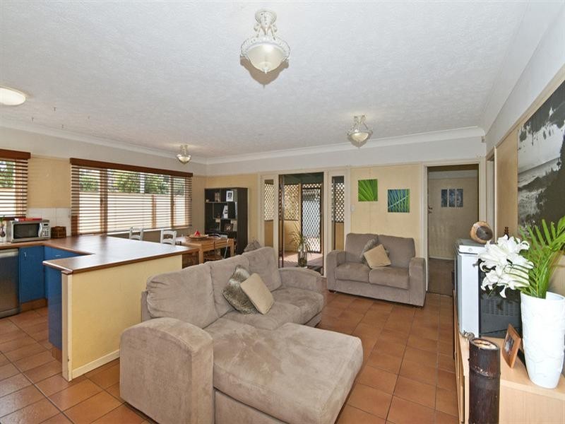 141 Laguna Avenue, Palm Beach QLD 4221