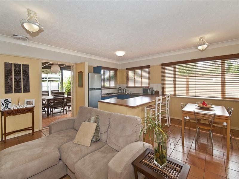 141 Laguna Avenue, Palm Beach QLD 4221