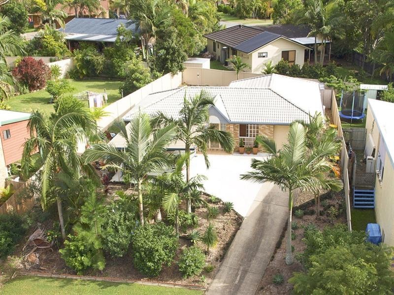 100 Ware Drive, Currumbin Waters QLD 4223