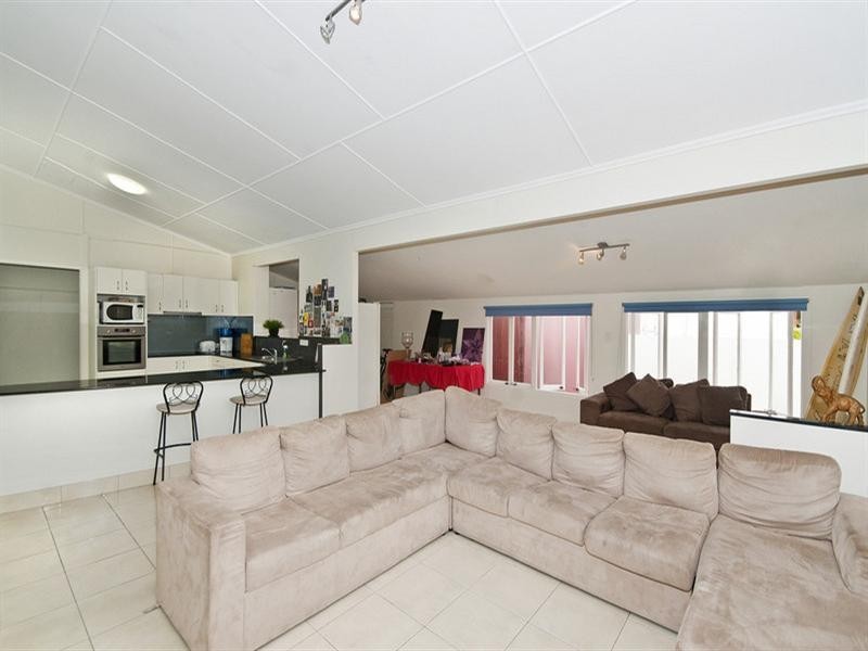 90 Seagull Avenue, Mermaid Beach QLD 4218