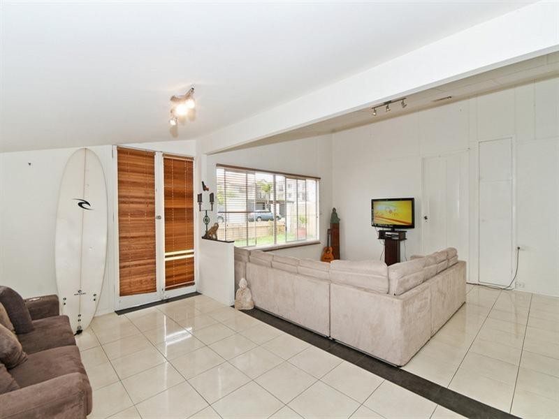 90 Seagull Avenue, Mermaid Beach QLD 4218