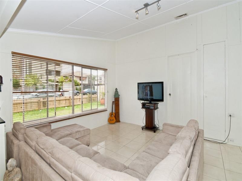 90 Seagull Avenue, Mermaid Beach QLD 4218