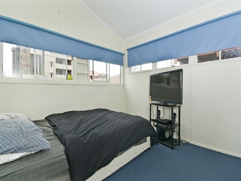 90 Seagull Avenue, Mermaid Beach QLD 4218