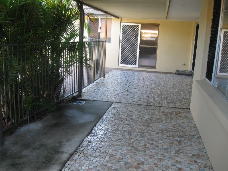 35 Denawen Street, Palm Beach QLD 4221