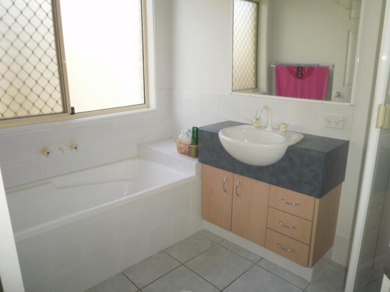 30 Tussock Crescent, Elanora QLD 4221