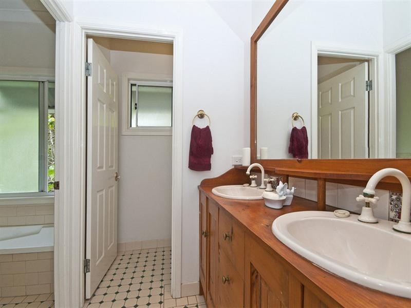 35 Valley Drive, Tallebudgera QLD 4228