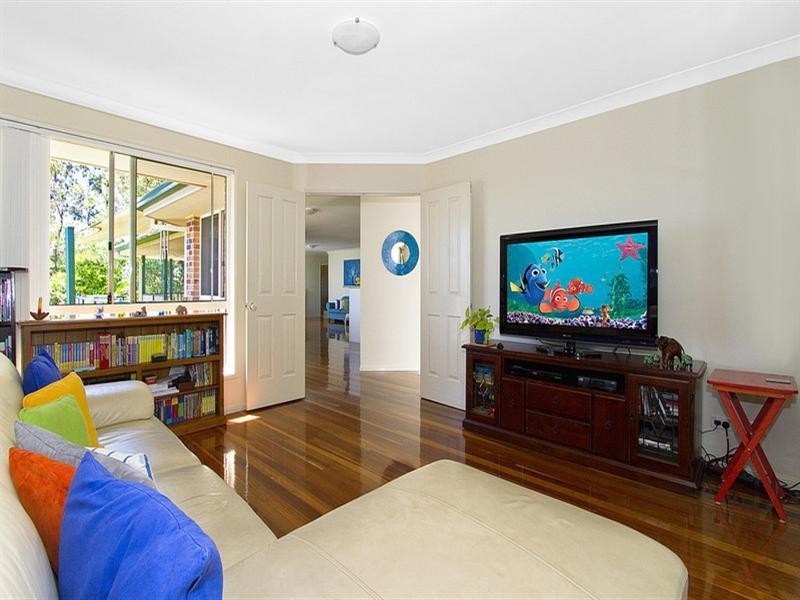 18 Hibertia Avenue, Elanora QLD 4221