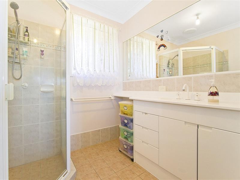 18 Hibertia Avenue, Elanora QLD 4221