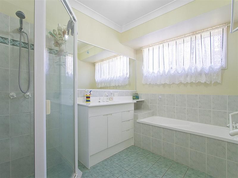 18 Hibertia Avenue, Elanora QLD 4221