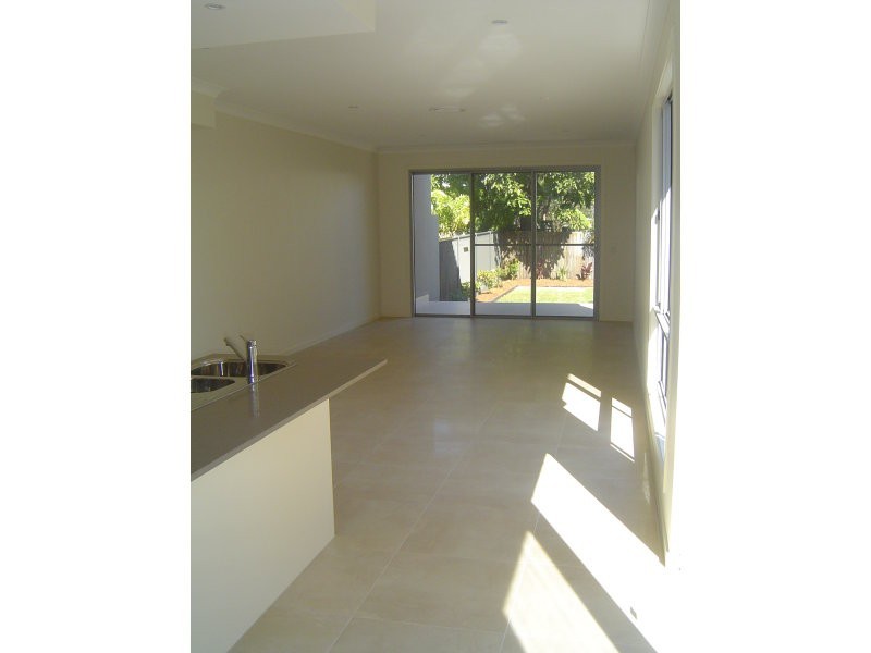 2/98 Leyte Avenue, Palm Beach QLD 4221