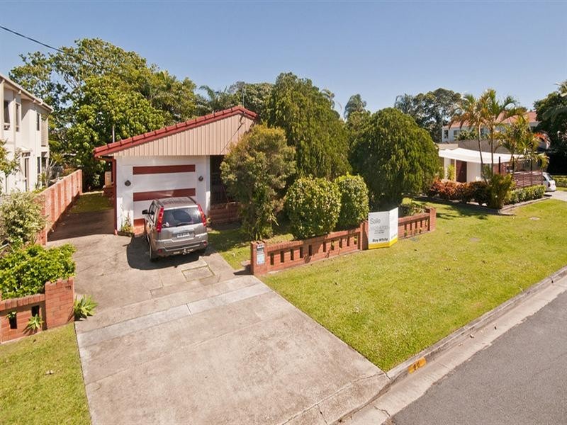 60 Laguna Avenue, Palm Beach QLD 4221