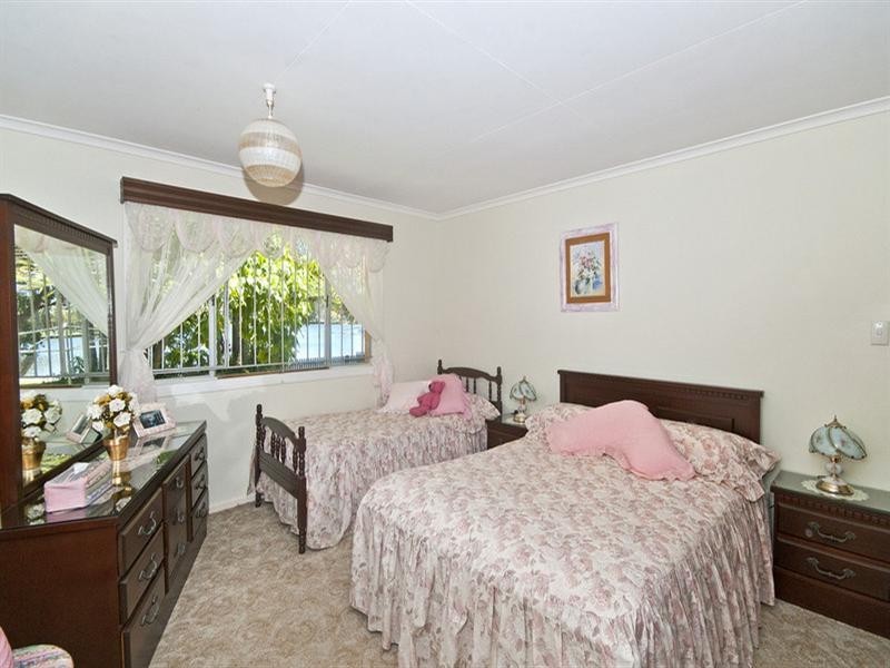 60 Laguna Avenue, Palm Beach QLD 4221