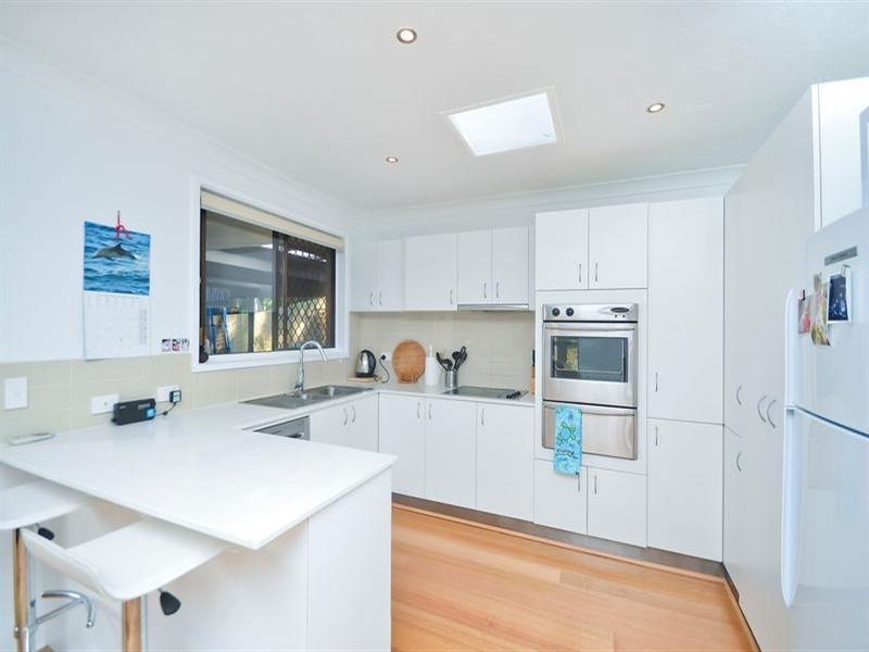 16 Fatsia Court, Elanora QLD 4221