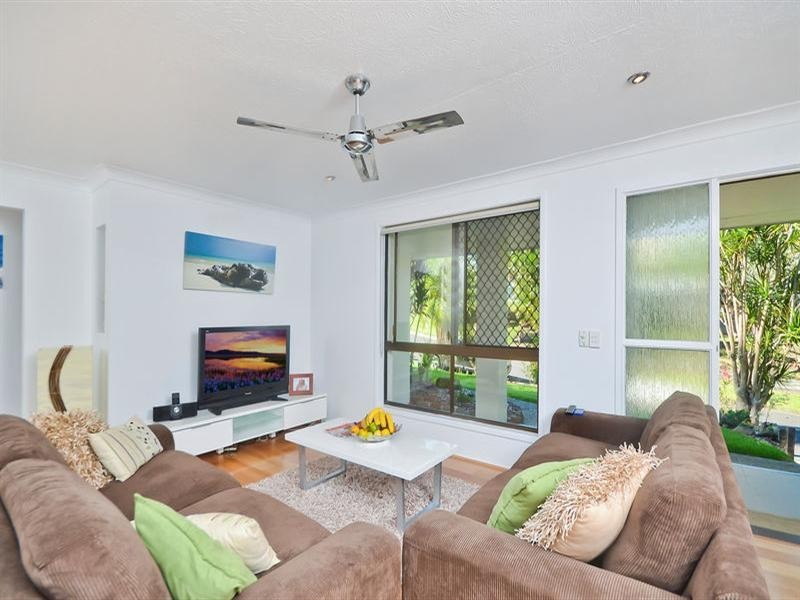 16 Fatsia Court, Elanora QLD 4221