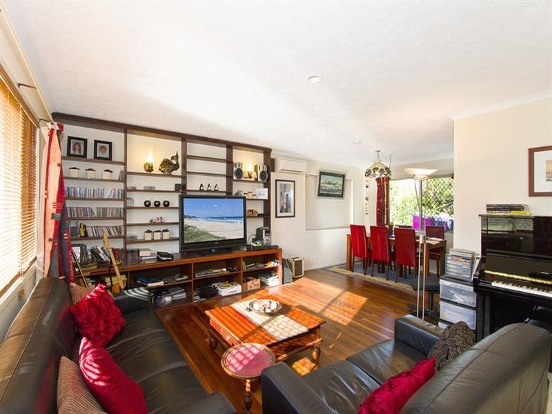 33 Whitsunday Drive, Currumbin Waters QLD 4223