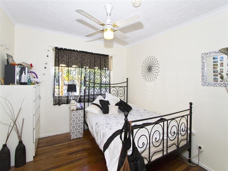 33 Whitsunday Drive, Currumbin Waters QLD 4223