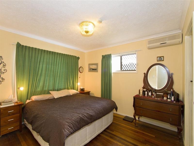 33 Whitsunday Drive, Currumbin Waters QLD 4223