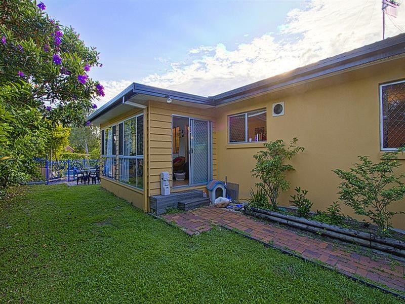33 Whitsunday Drive, Currumbin Waters QLD 4223