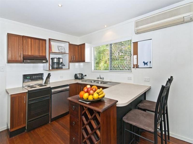 4 Chirn Lane, Labrador QLD 4215