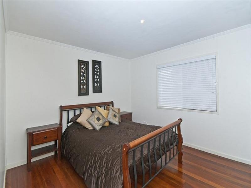 4 Chirn Lane, Labrador QLD 4215